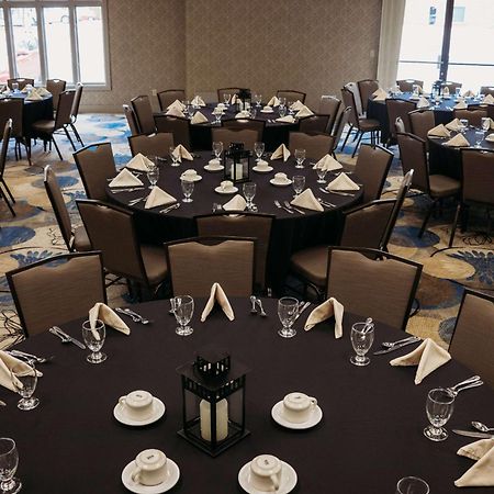 Eastland Suites Hotel & Conference Center Блумингтън Екстериор снимка