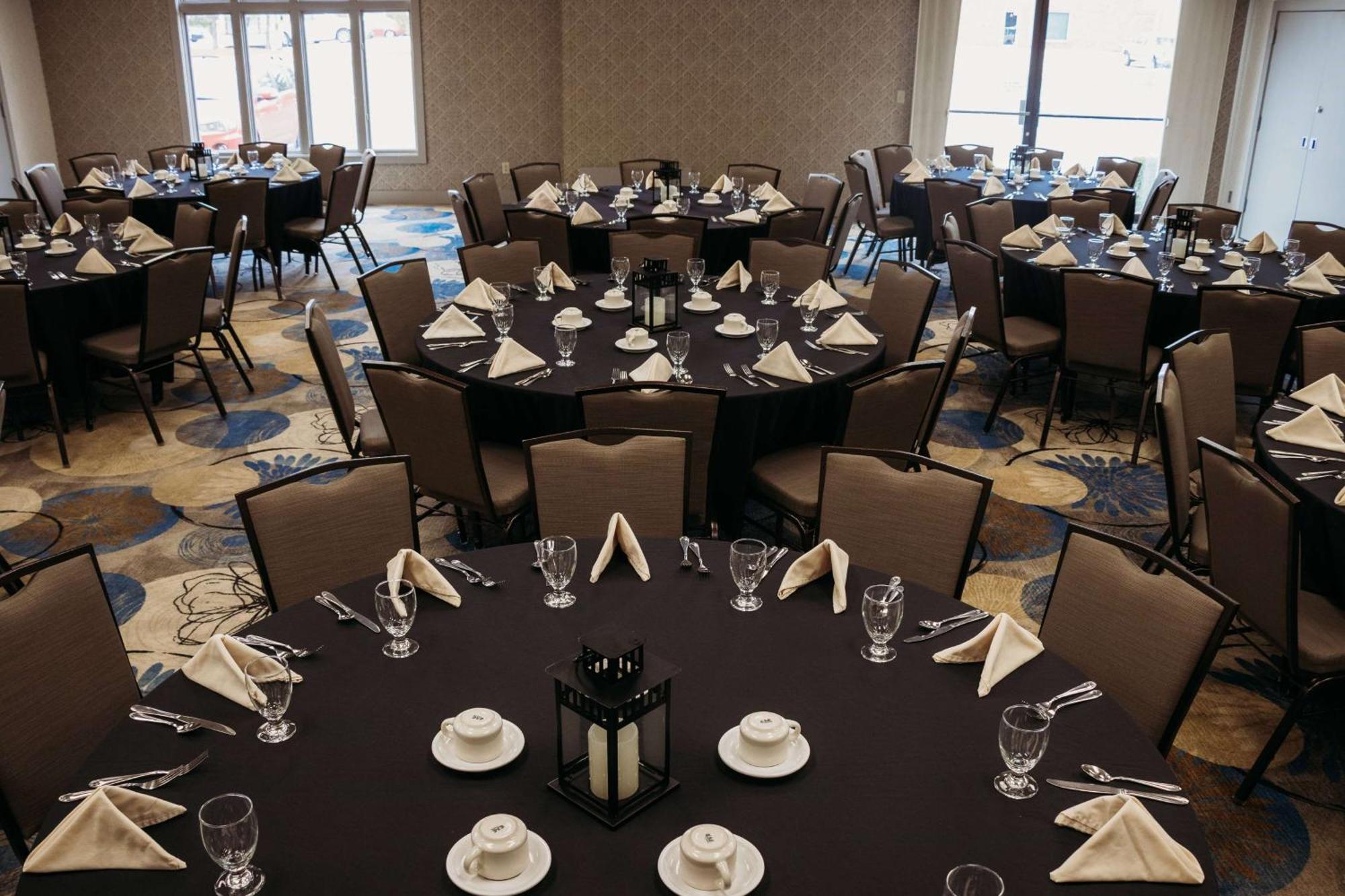 Eastland Suites Hotel & Conference Center Блумингтън Екстериор снимка