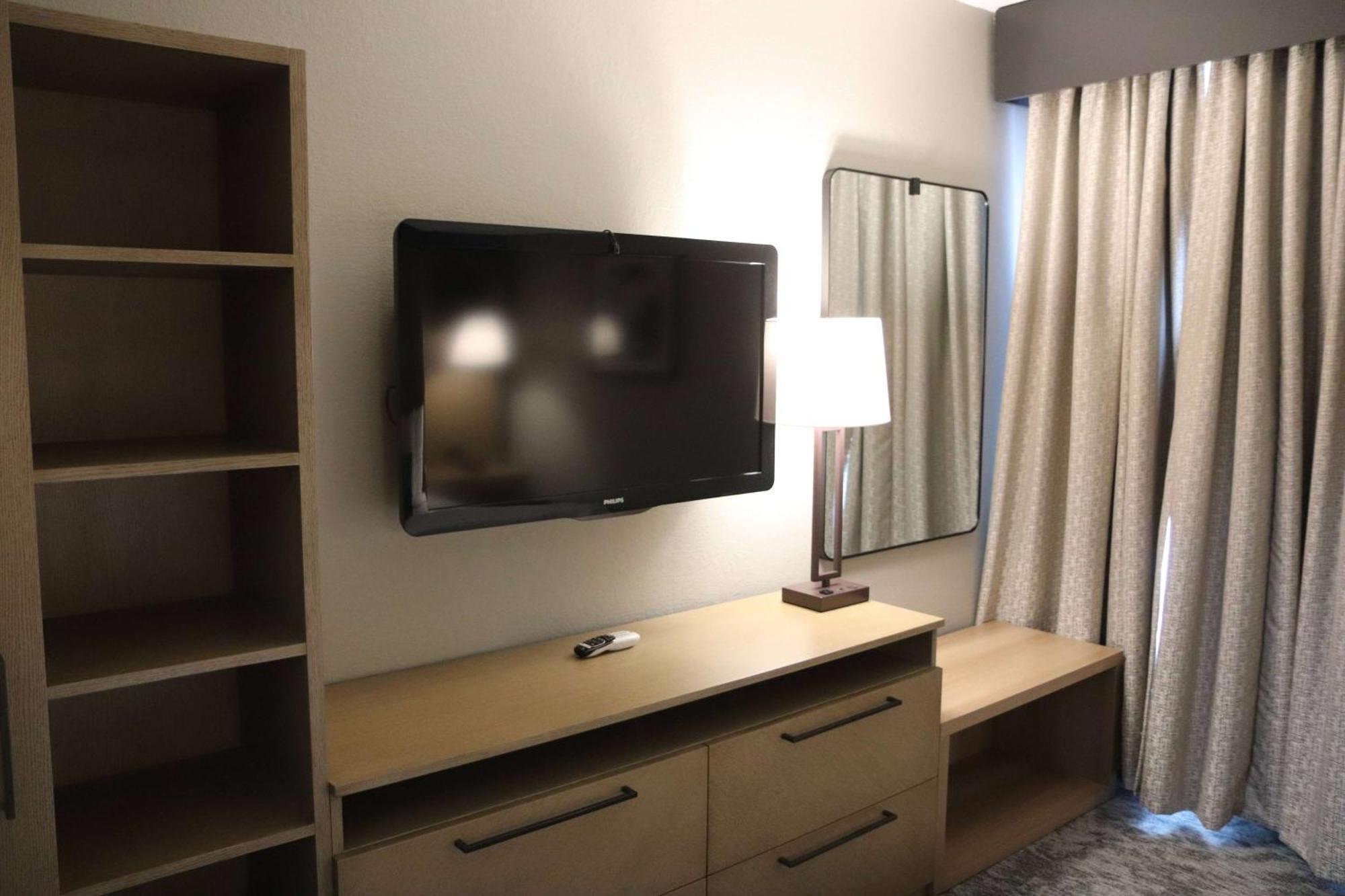 Eastland Suites Hotel & Conference Center Блумингтън Екстериор снимка