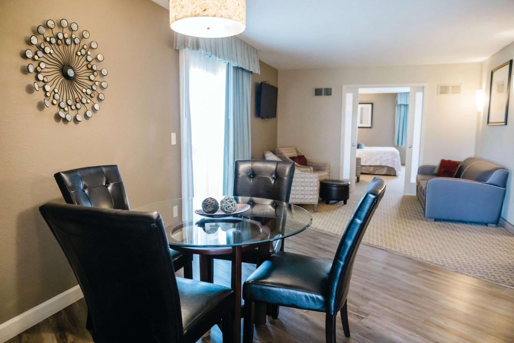 Eastland Suites Hotel & Conference Center Блумингтън Екстериор снимка