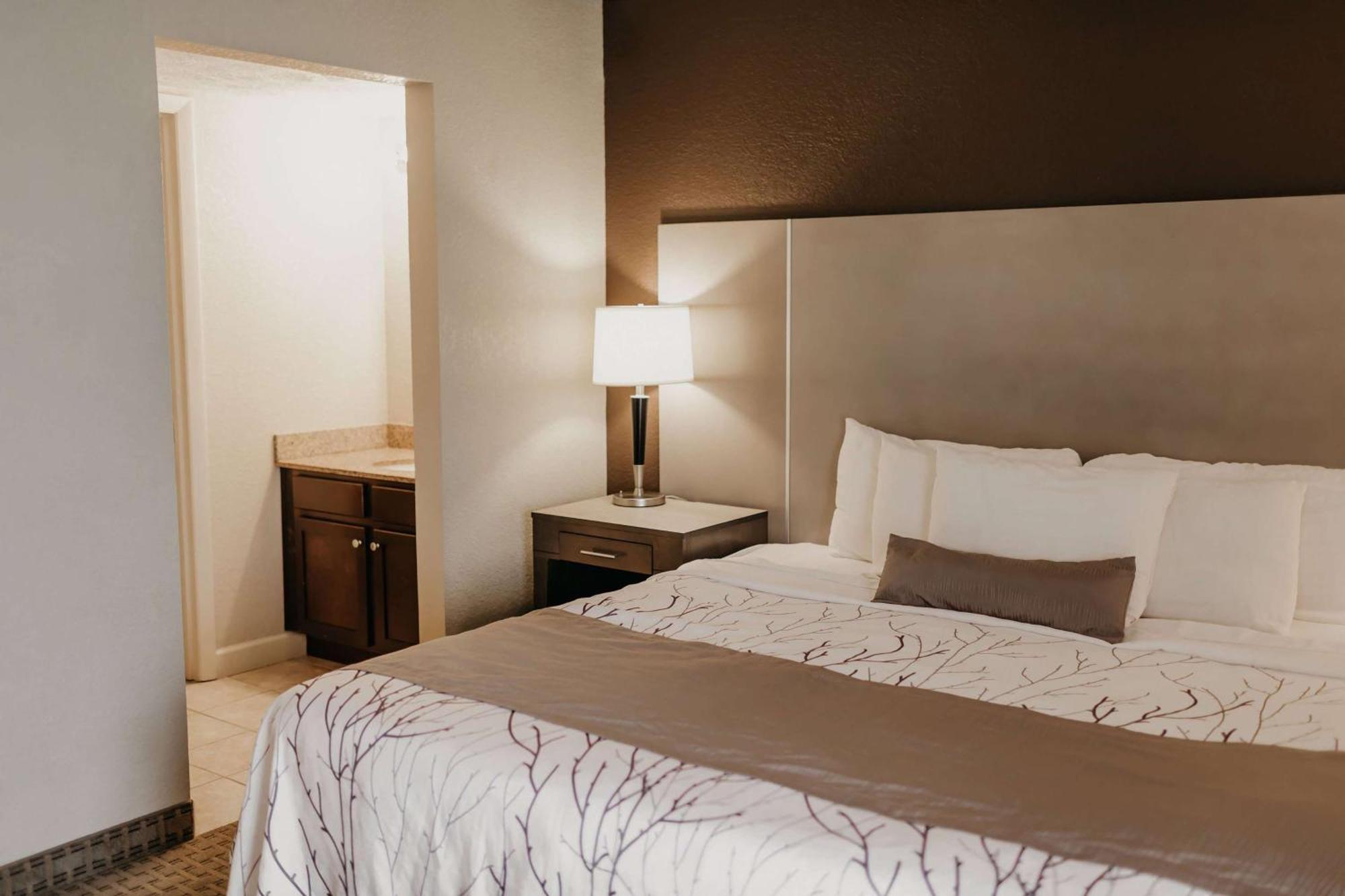 Eastland Suites Hotel & Conference Center Блумингтън Екстериор снимка