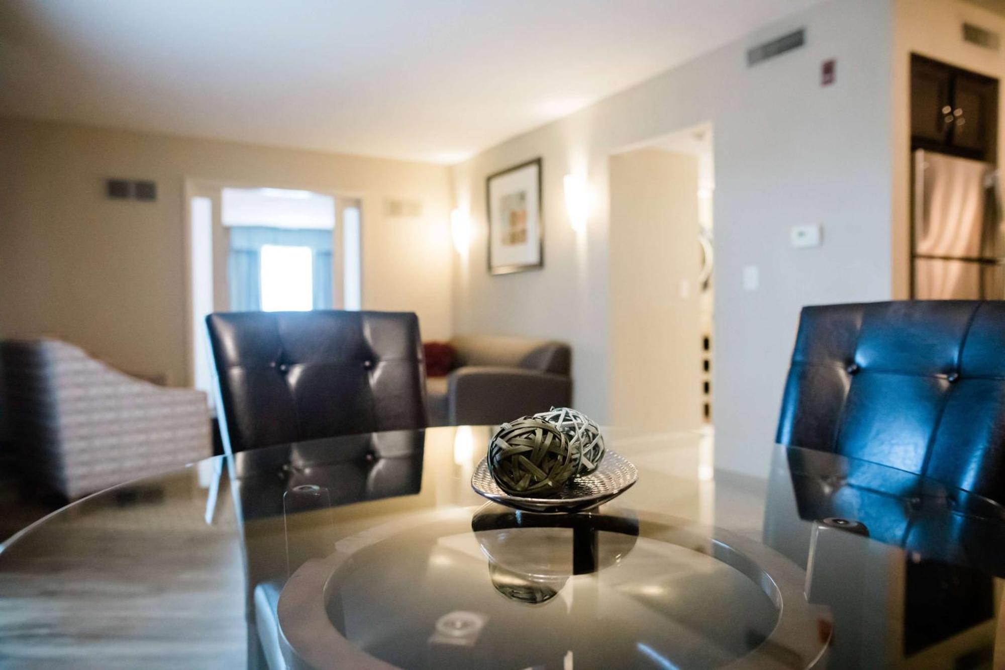 Eastland Suites Hotel & Conference Center Блумингтън Екстериор снимка