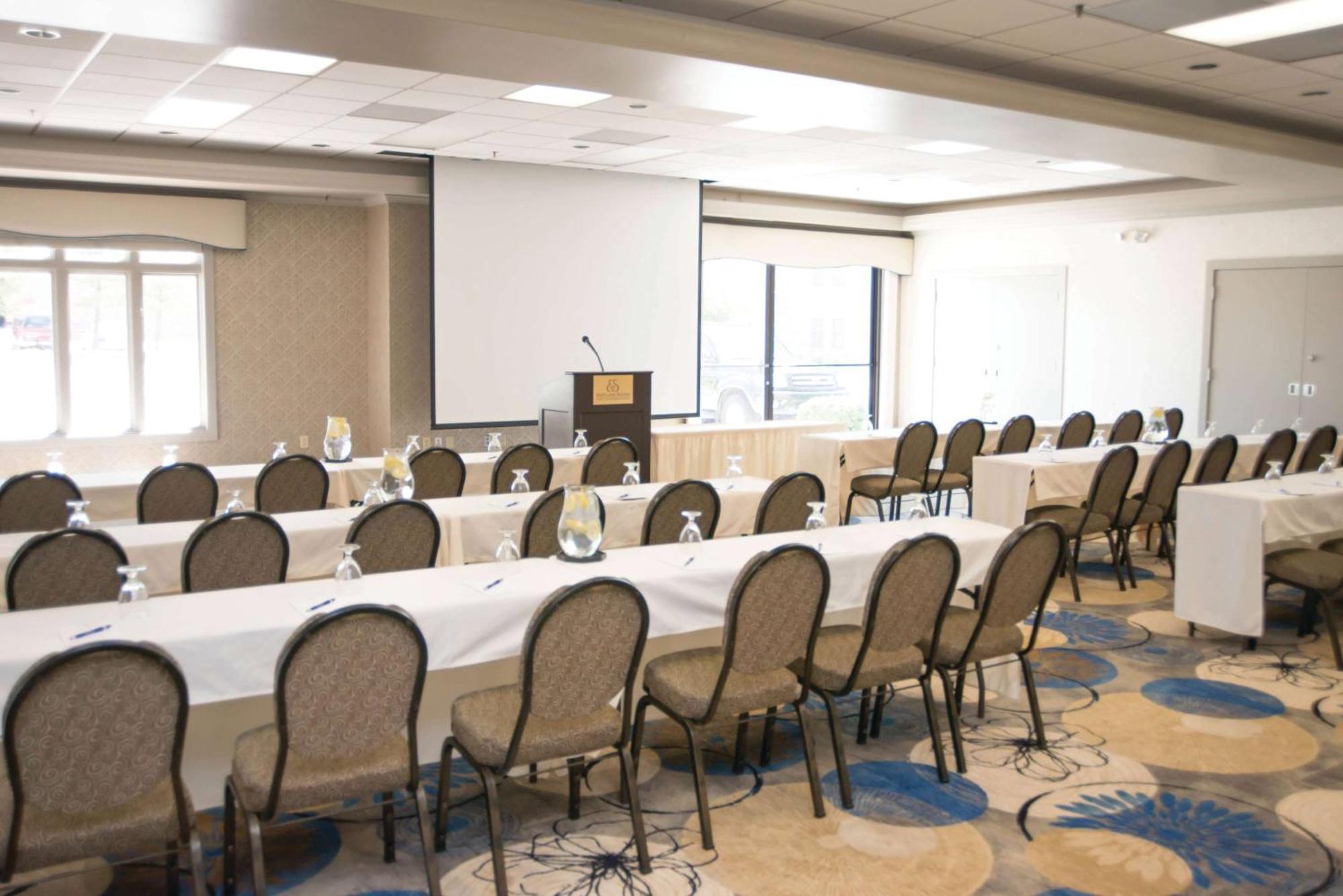 Eastland Suites Hotel & Conference Center Блумингтън Екстериор снимка