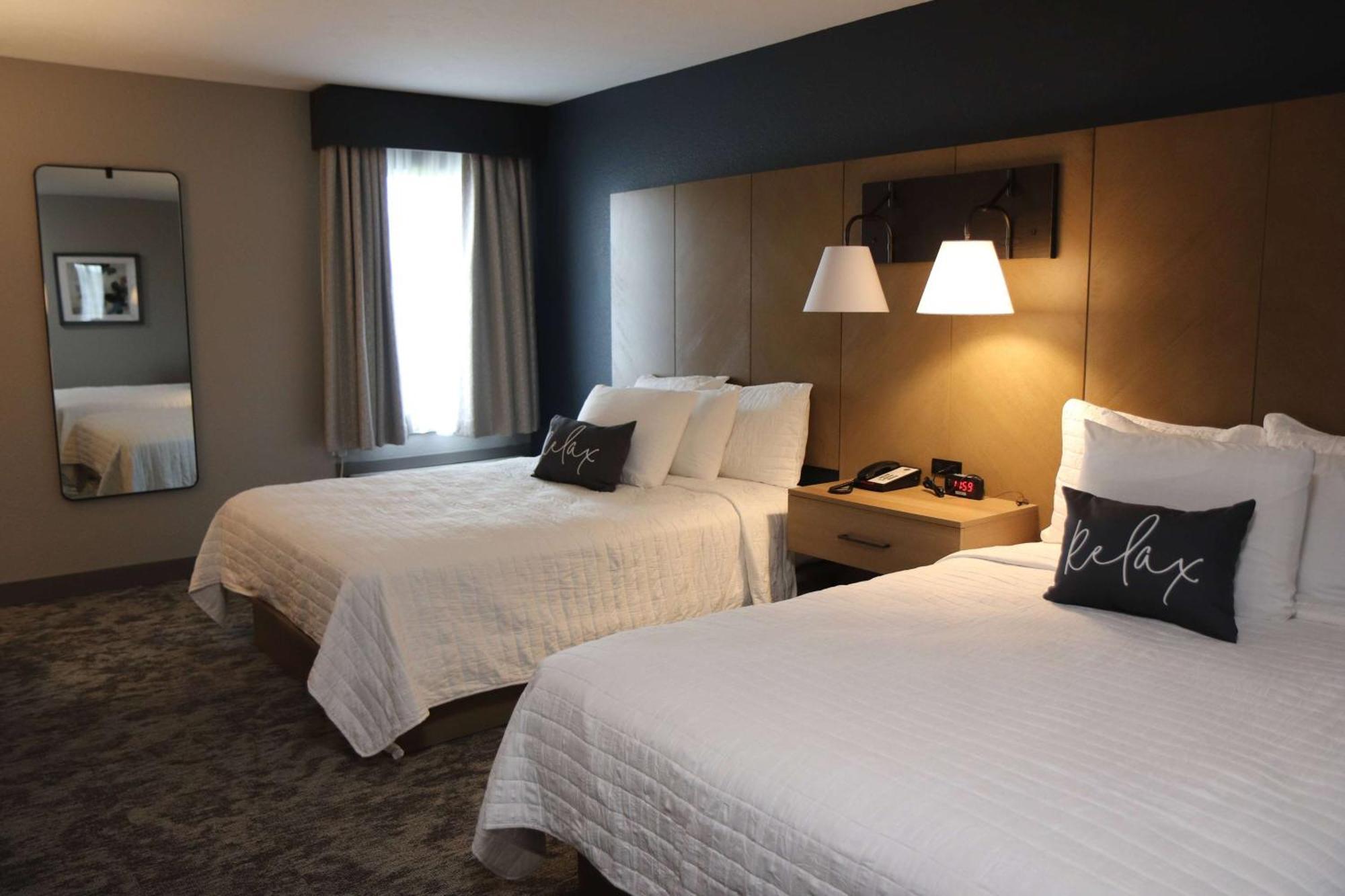 Eastland Suites Hotel & Conference Center Блумингтън Екстериор снимка