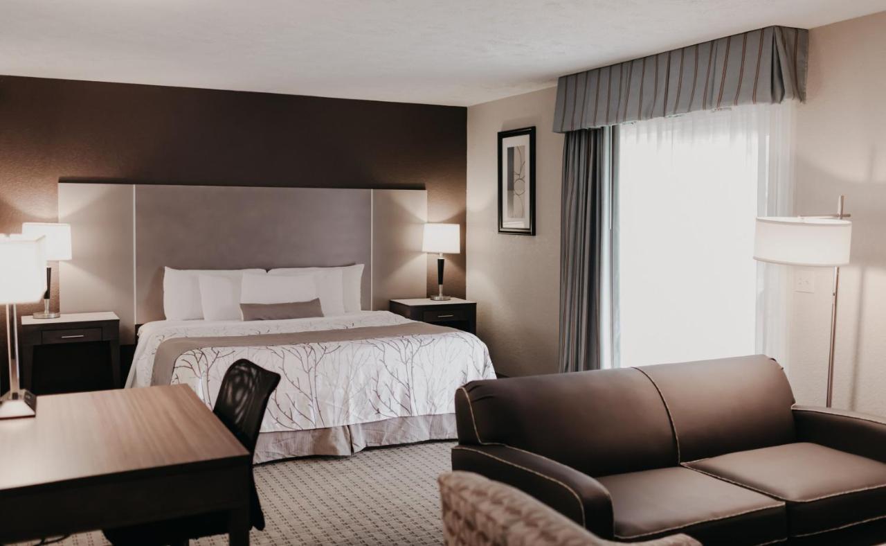 Eastland Suites Hotel & Conference Center Блумингтън Екстериор снимка