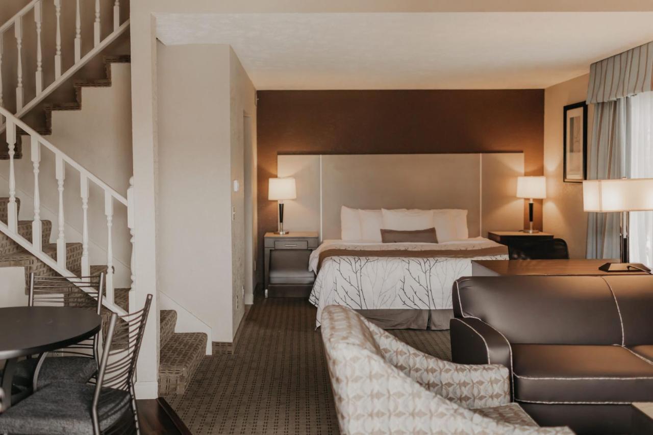 Eastland Suites Hotel & Conference Center Блумингтън Екстериор снимка