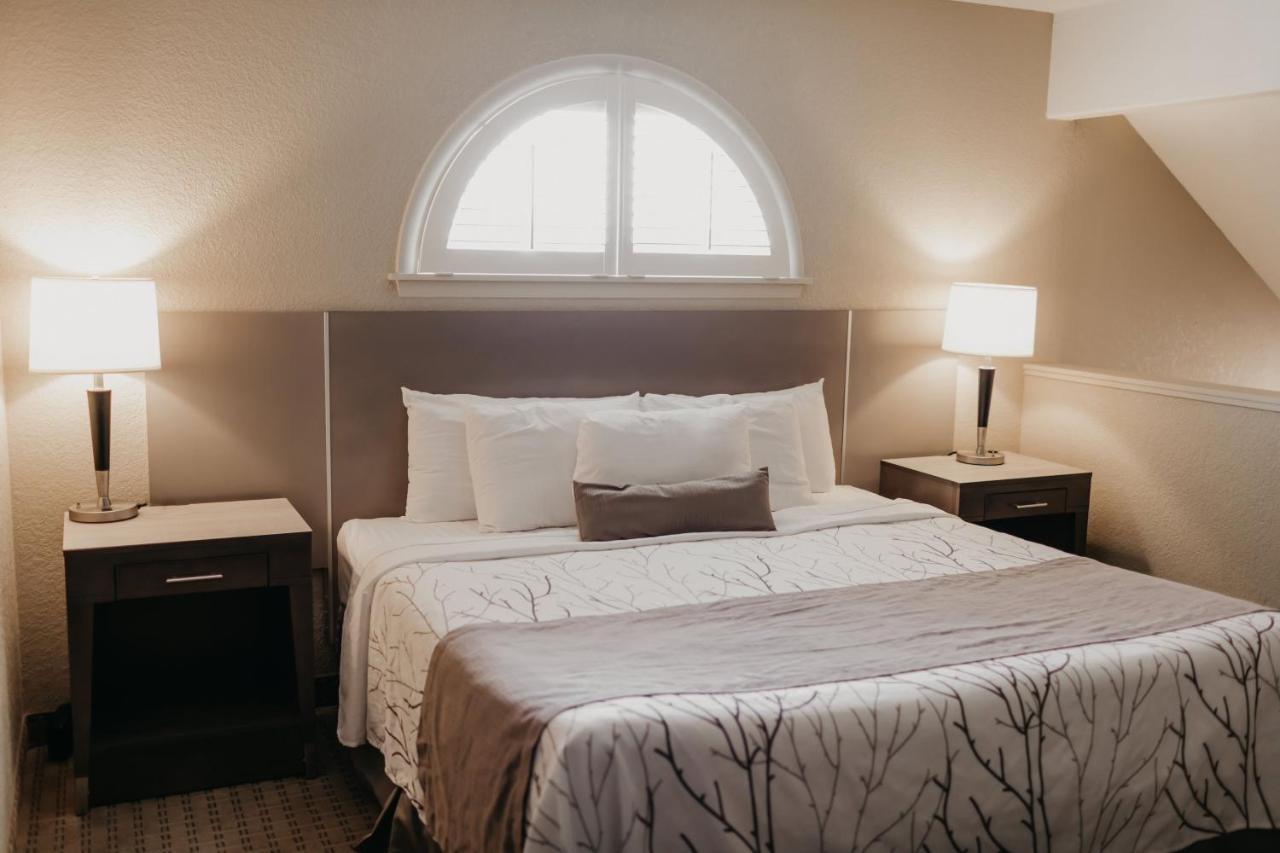 Eastland Suites Hotel & Conference Center Блумингтън Екстериор снимка